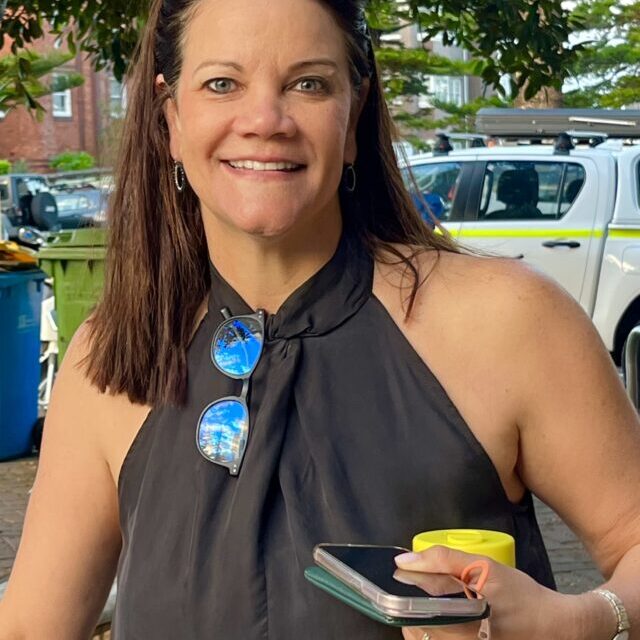 Monday 30th of March 2026 – Four Simons, warm water, high tide, two waves, Clair off to work