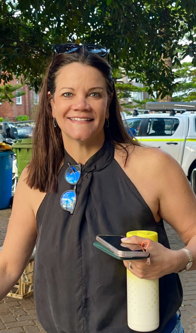 Monday 30th of March 2026 – Four Simons, warm water, high tide, two waves, Clair off to work